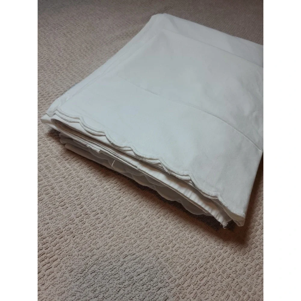 Trussardi White Flat Bed Sheet 55X84+18 Skirt At  Foot End Scalloped Pillow Case